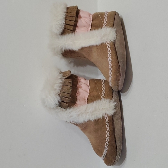 suede Moccasins SIZE 6-12MOS - Picture 1 of 6